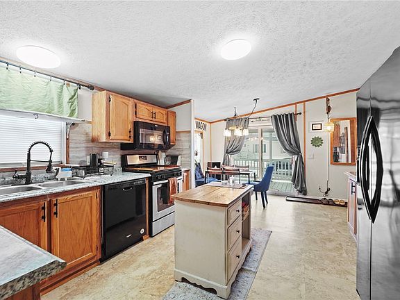4th image of 35 Cardinal Dr
