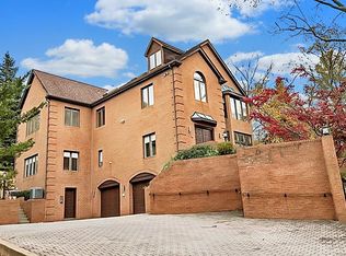 22 Woodland Rd, Pittsburgh, PA 15232