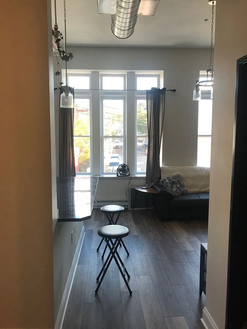 4055 Butler st — Photo 2