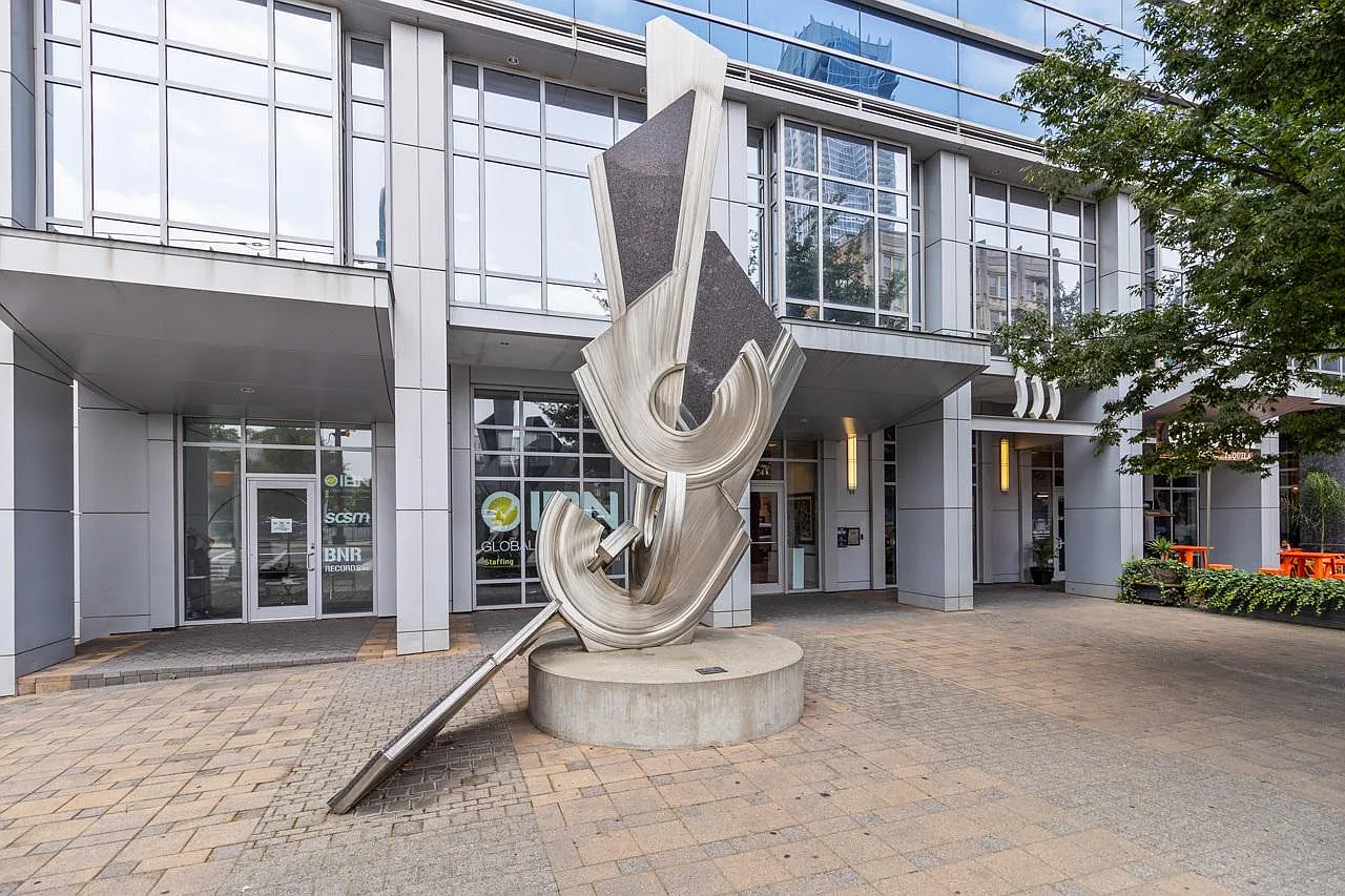 2 bed, 1088 sqft, $2,400 — Photo 1