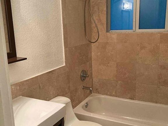 5th image of 7171 Bay Dr APT 9