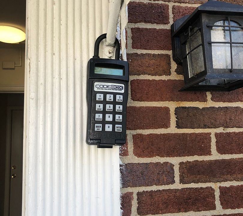 2nd image of 507 Woods Rd APT 3