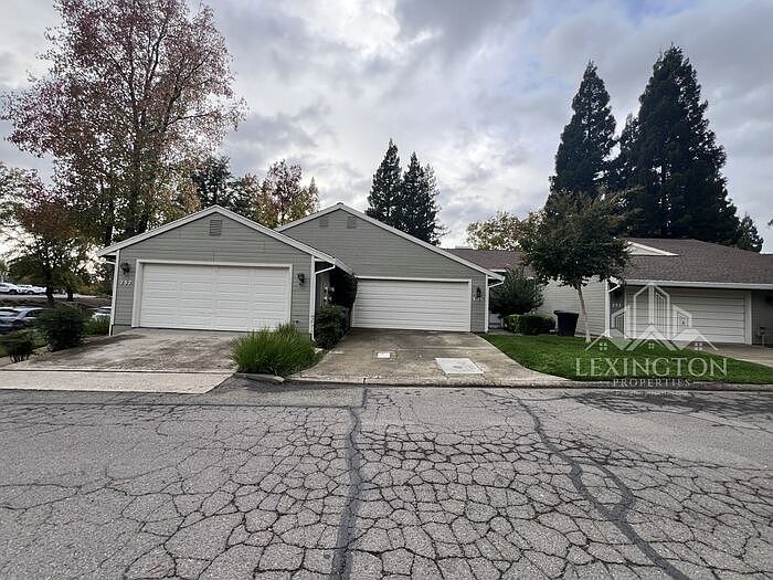 1st image of 235 Live Oak Cir