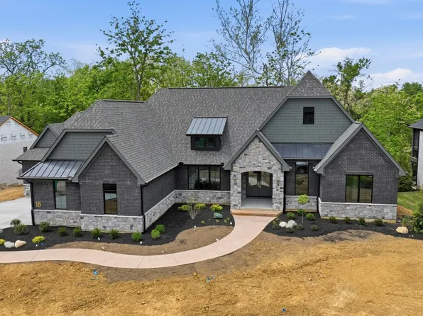 18 Chimney Ridge Dr, Loveland, OH 45140
