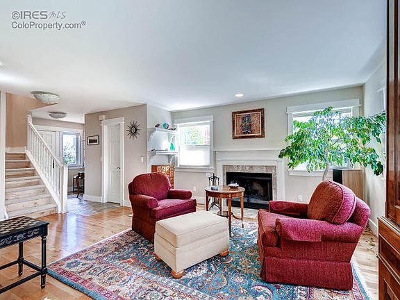 Living room w/ fireplace