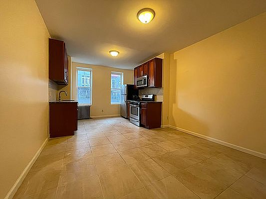 3rd image of 1654 Dekalb Ave APT 1R