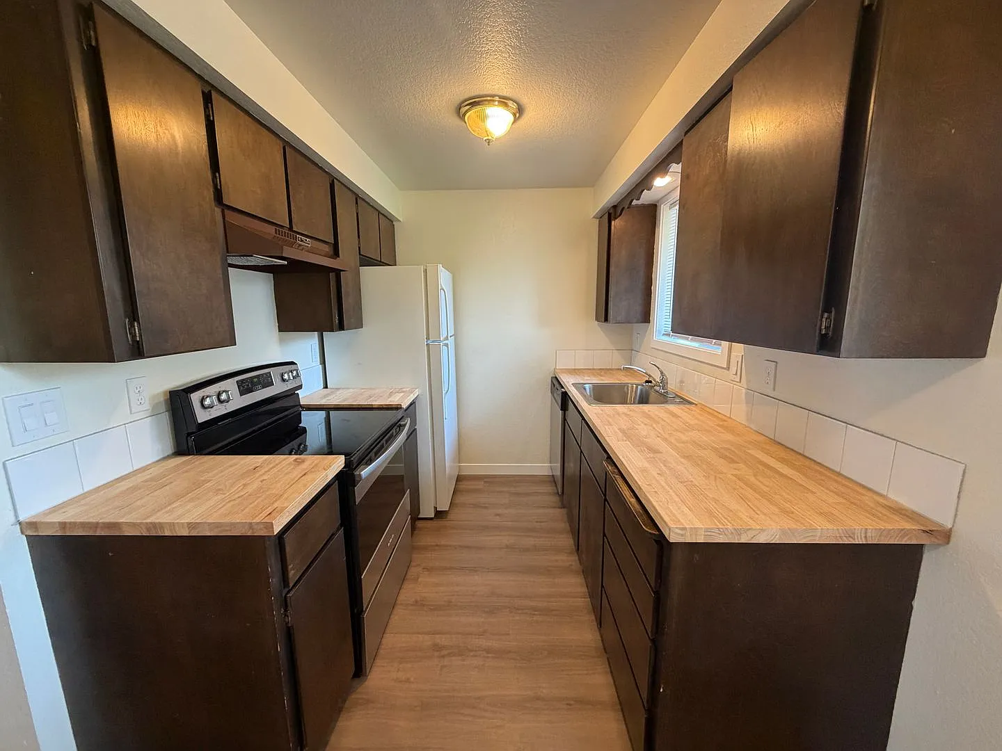 Charming Ground-Level 1 Bed with In-Unit Laundry — Photo 3
