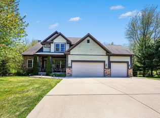 275 Boulder Dr, Norton Shores, MI 49444