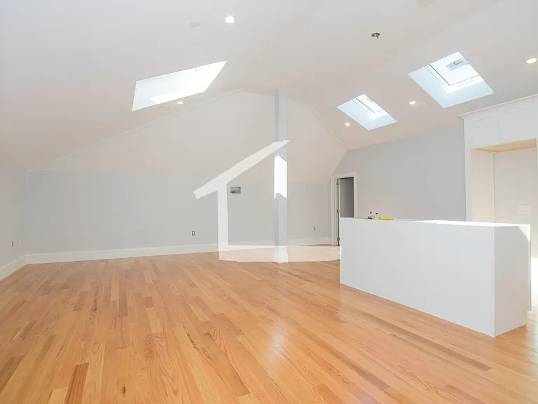 28 Murdock St #10 — Photo 6