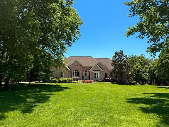 2nd image of 201 Lake Ridge Ct