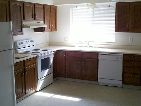 5th image of 554 S Sierra Vista Ave APT 101