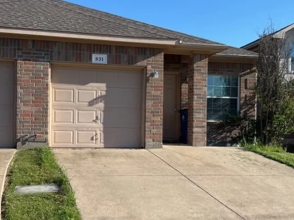 831 Hickory St, Burleson, TX 76028
