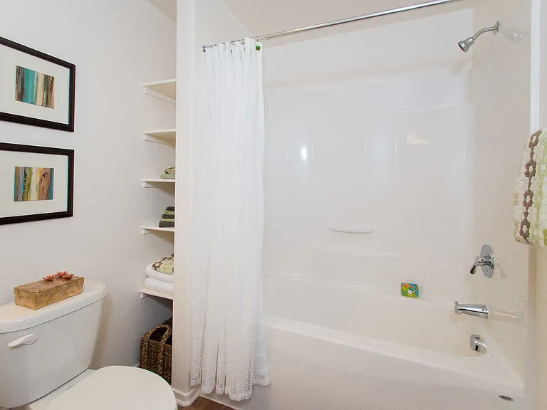 Avila Apartment Homes — Photo 18