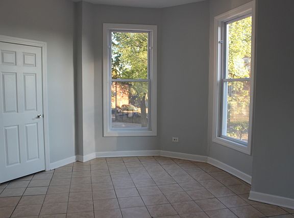 4th image of 753 S California Ave #1