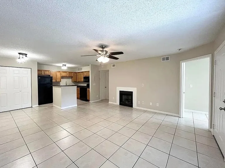 375 Lake Ontario Ct — Photo 5
