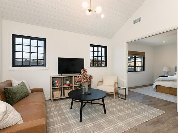 4th image of 2056 Julian Ave