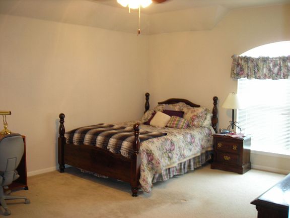 Large Master BdRoom UPstairs