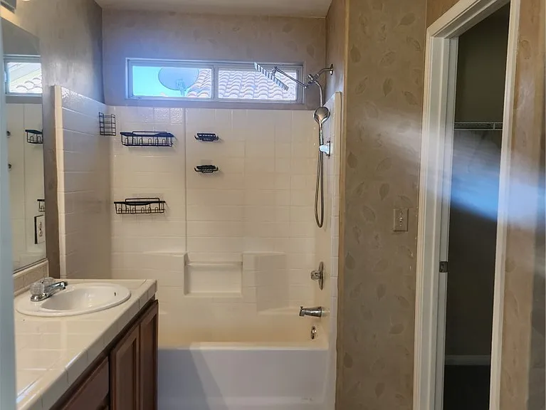 6485 Abbotsford House Ct — Photo 13