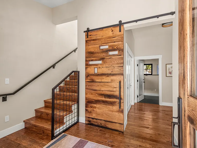 106 Castle View Dr — Photo 33