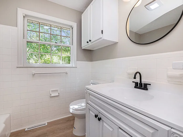 Bathroom 1 with shower/tub combo