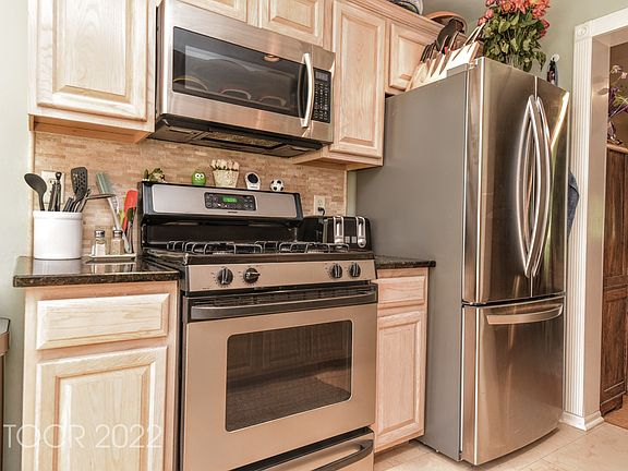 4th image of 643 Richmond Ct