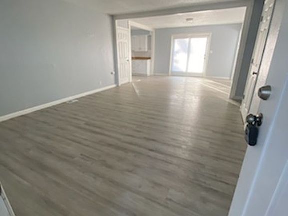 3rd image of 910 N Arapaho St #823710