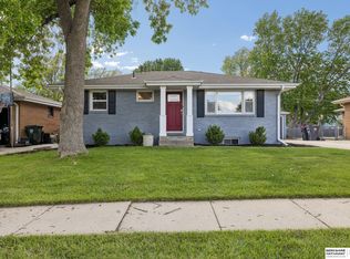 1617 Hays Dr, Lincoln, NE 68505