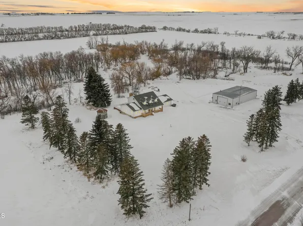 6231 117th Ave NW, Ray, ND 58849