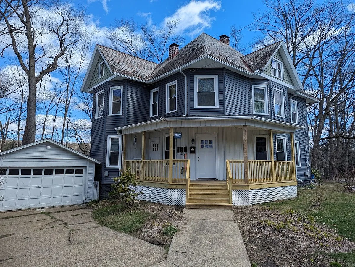 Building Photo - 547 Walnut St #1