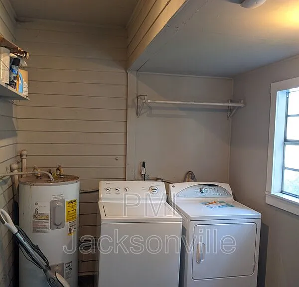1211 Hollywood Ave — Photo 13