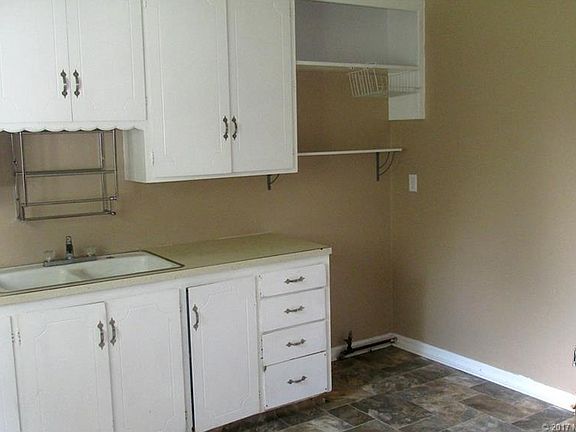 5th image of 1005 S Park St