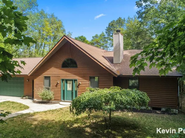 2961 66th St, Fennville, MI 49408