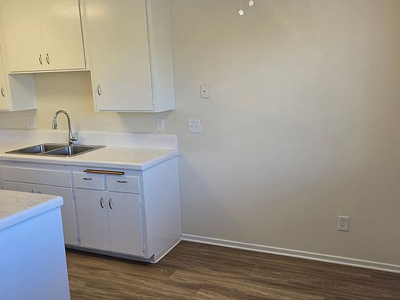 4th image of 4676 Noyes St #I