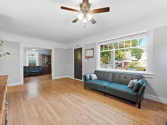 5th image of 1890 Cottage St NE