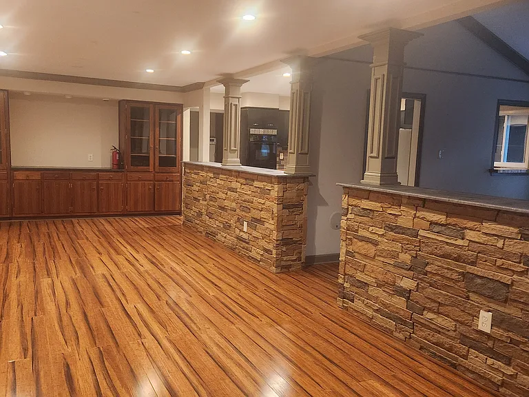 5961 Lynnbrier Ave — Photo 10