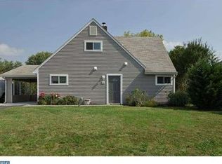 26 Narcissus Ln, Levittown, PA 19054