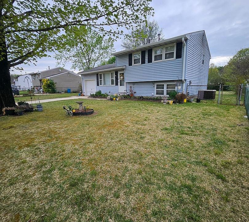 1st image of 570 Bradford Dr