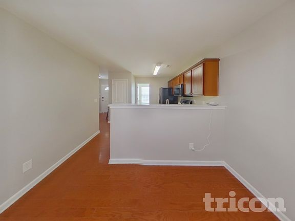 3rd image of 9425 Macquarie Ln