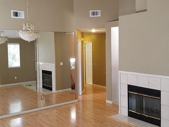2nd image of 1179 Tea Rose Cir