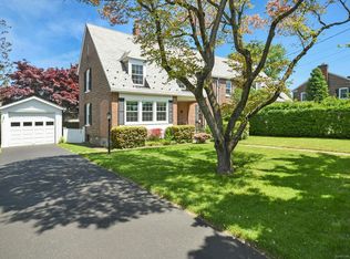 50 Roanoke Ave, Fairfield, CT 06824