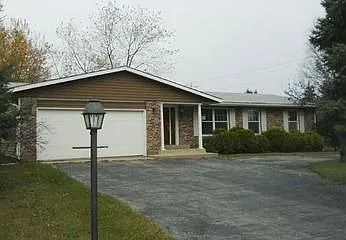 3204 Sherwood Forest Dr photo 1