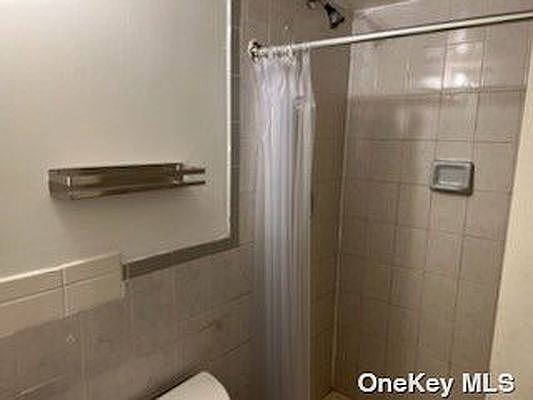 5th image of 82-30 Parsons Blvd #1