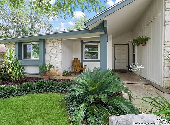 2nd image of 3018 Heidi St