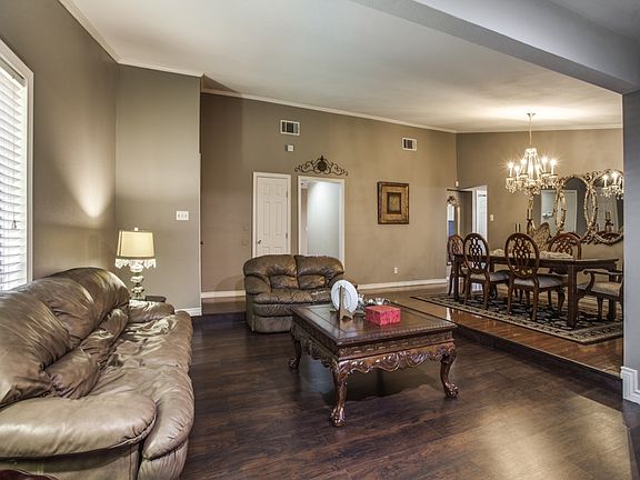 5th image of 2833 Robin Hill Ln