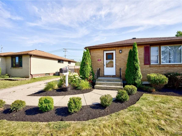 305 Lydia Ln, Cheektowaga, NY 14225