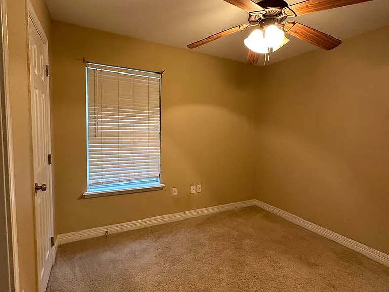 598 Whitefield Ln — Photo 8