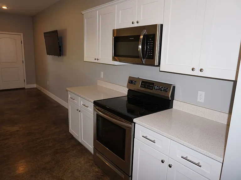 410 W Matthews Ave — Photo 16