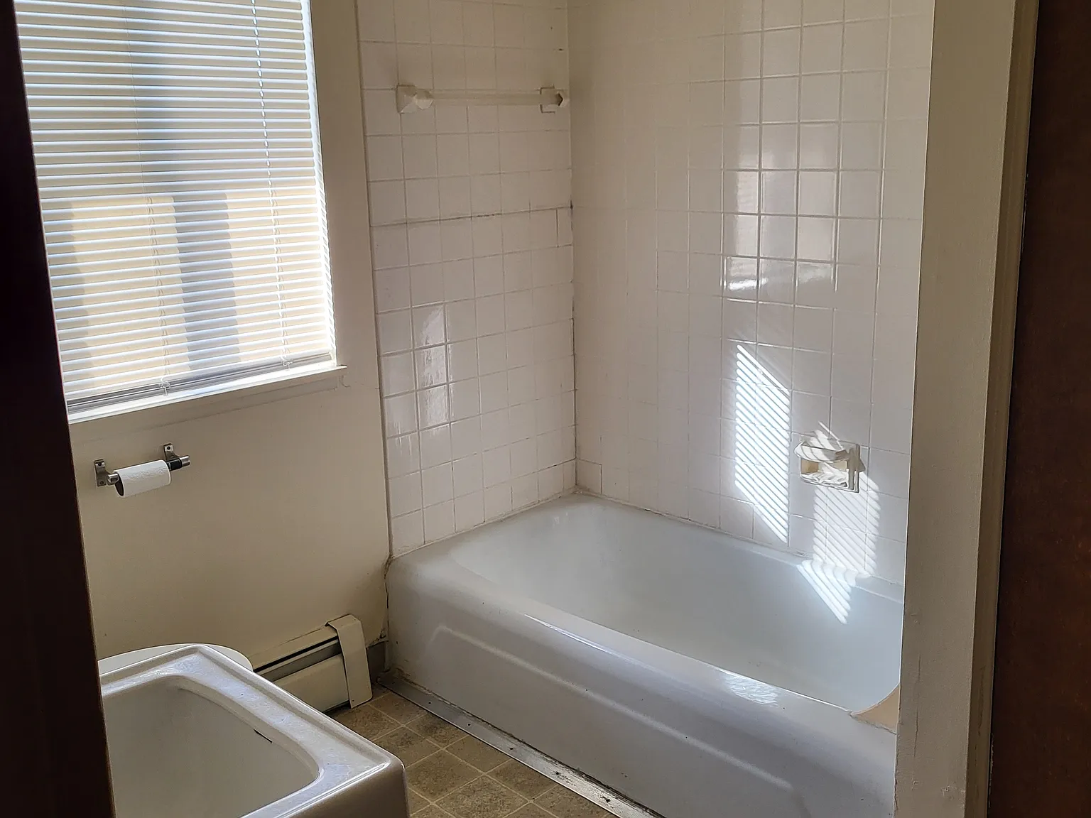 1 bed, 750 sqft, $1,050 — Photo 3