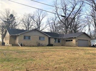 3235 Mineral Springs Rd, Sterling, IL 61081