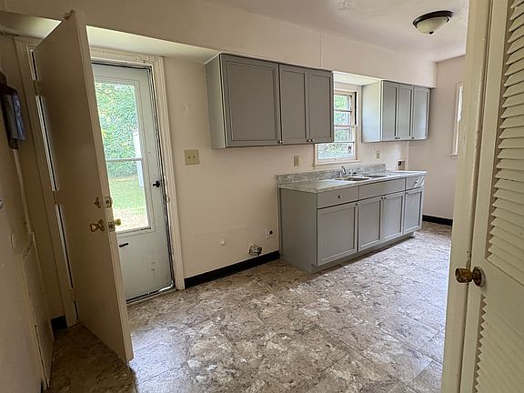 Eat-In Kitchen